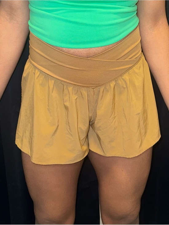 aerie Pants - Aerie OFFLINE Real Me Crossover Flowy Shorts - Caramel/Tan - Size [M]